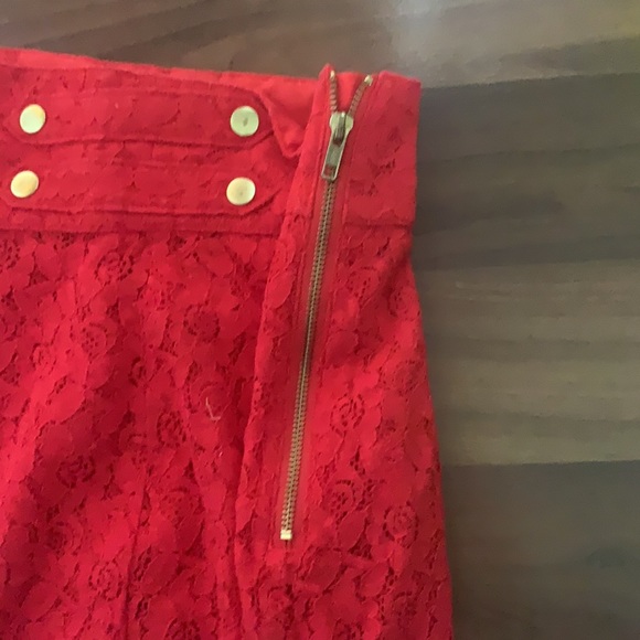 Red lace skirt - Picture 3 of 3